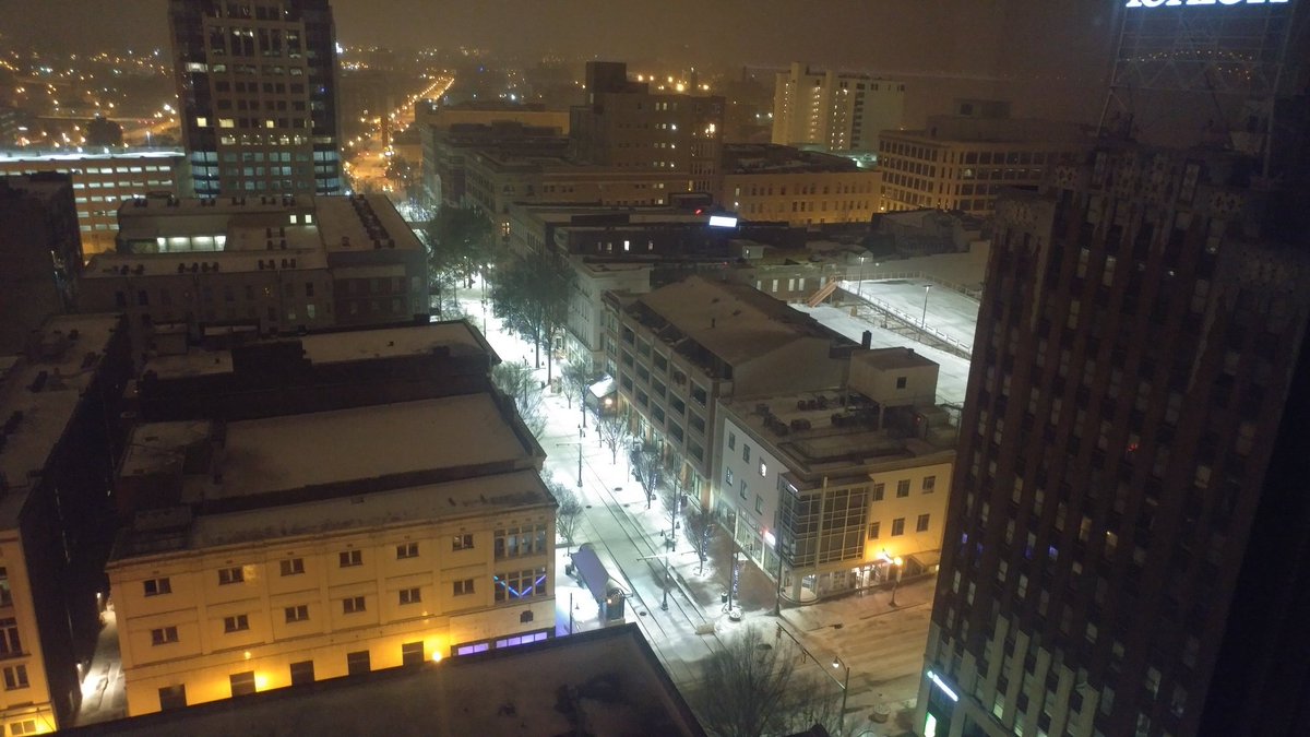 CommunityCRE's tweet photo. Downtown Memphis covered in snow. Great shots captured by our  @OneCommerceSq  team during early AM prep for Tenants. #DowntownMemphis #OCS https://t.co/LdalIz1AOe