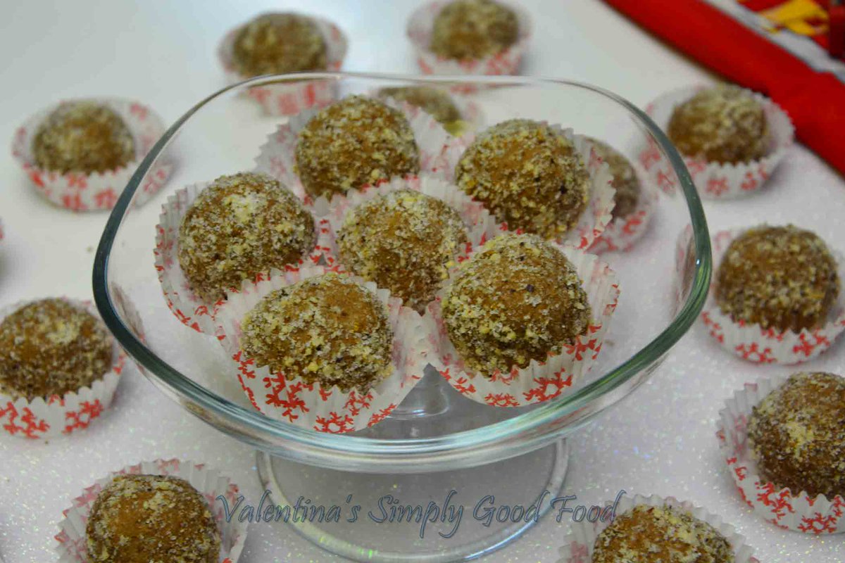 ValentinasFood's tweet photo. I love these #chocolate balls, they are easy and quick to make and can be made kid-friendly.
video recipe here: https://t.co/4jaysMfSue https://t.co/OyxpskjLGn