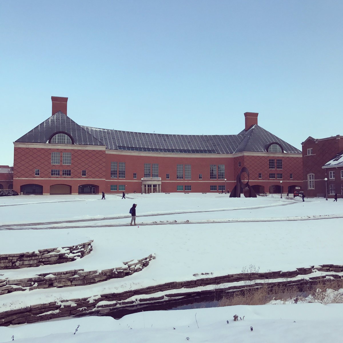 uofigrainger's tweet photo. What's this "spring" semester everyone is talking about? #EngineeringatIL #ILLINOIS https://t.co/zxfGGE27fw