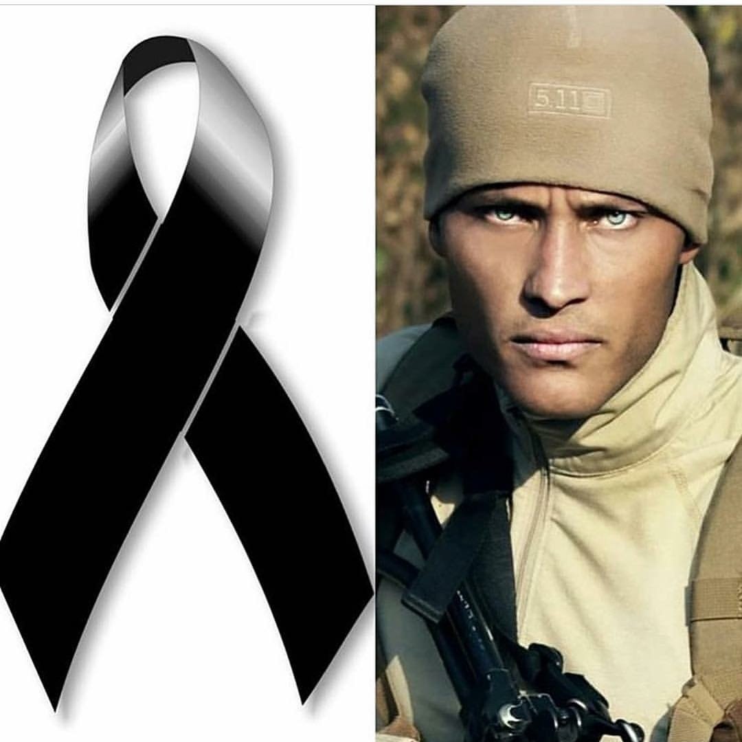 conch1ta's tweet photo. Luto activo por #ÓscarPérez, por todas y cada una de las personas que están dando su vida para acabar con este régimen asesino, corrupto, indolente y opresor. Resiste #Venezuela! #LaConcha🐚 Asesino #DiosdadoCabello, y tú #NicolásMaduro, eres un títere de tu propio verdugo. https://t.co/eJDr4EUbIE
