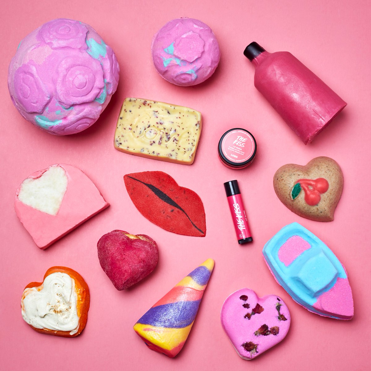 lushcosmetics's tweet photo. Our Valentine's Day collection is online NOW and we're feeling the love! 
Whether you want to spoil yourself or your partner, prepare to fall head-over-heels for the whole range. 💝💝💝 #LushValentines 

https://t.co/MLbR56gv0s https://t.co/eZ09Ud2oyR