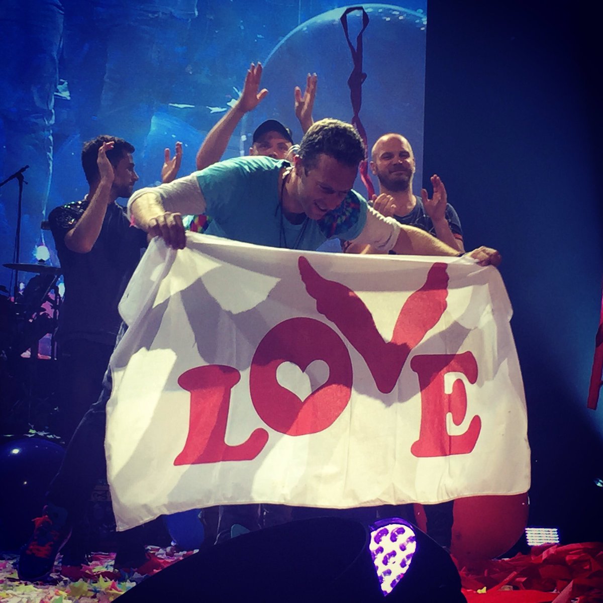 coldplaysphotos's tweet photo. Special #20YearsOfColdplay 
Happy Birthday guys https://t.co/Cj67YS7AC1
