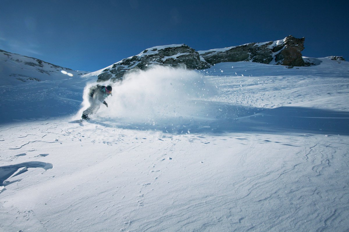 thymann's tweet photo. finding powder with @sinacandrian in @flims_laax more pics at https://t.co/bi2RMTCqB0 https://t.co/xRkGMhRNbM