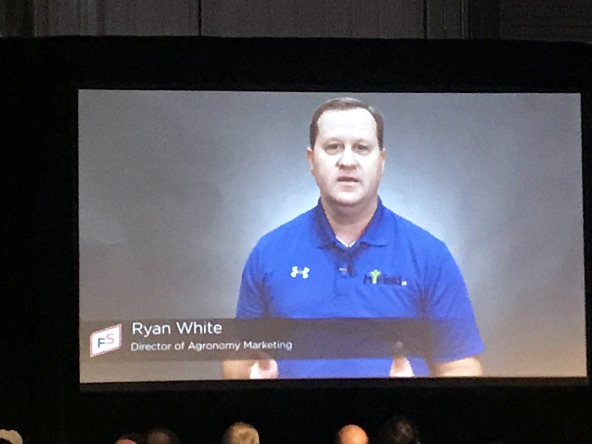 ag_guy04's tweet photo. And the experts continue at #ppwinterconference2018! @FarmerRyanIL nails it. A diversified perspective this morning talking about #agronomy and #placementiskey using #multihybrid #Agtech. https://t.co/L86gqGUG0w
