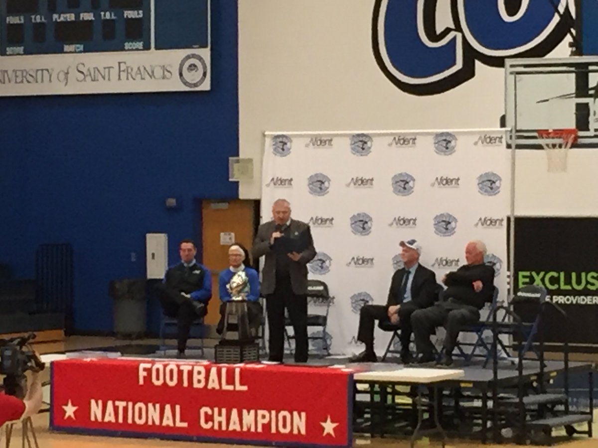 irishlibrarygal's tweet photo. Mayor Henry honoring USF Football team on their 2nd NAIA National Championship! Go Cougars! #USF #CougarFootbal https://t.co/A8HuYkZSg1