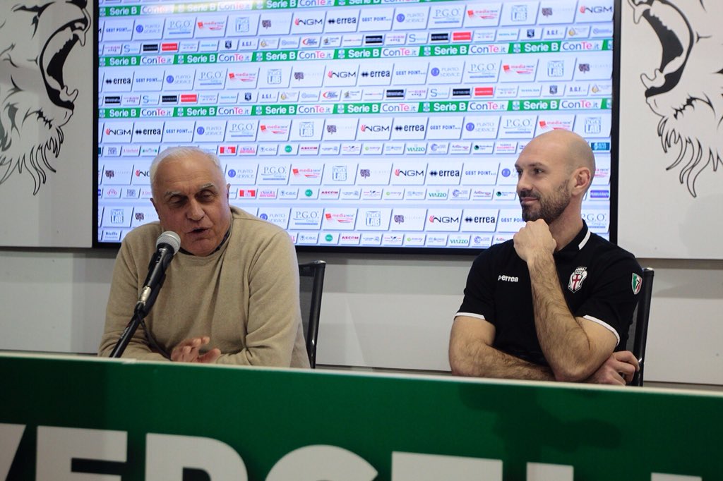 📸📸 La presentazione ufficiale del neo difensore SIMONE GOZZI negli scatti di <a href="/Iguan89/">Ivan Benedetto</a> 💪💪🦁🦁
Il Leone classe 1986 indosserà la maglia numero 1️⃣3️⃣