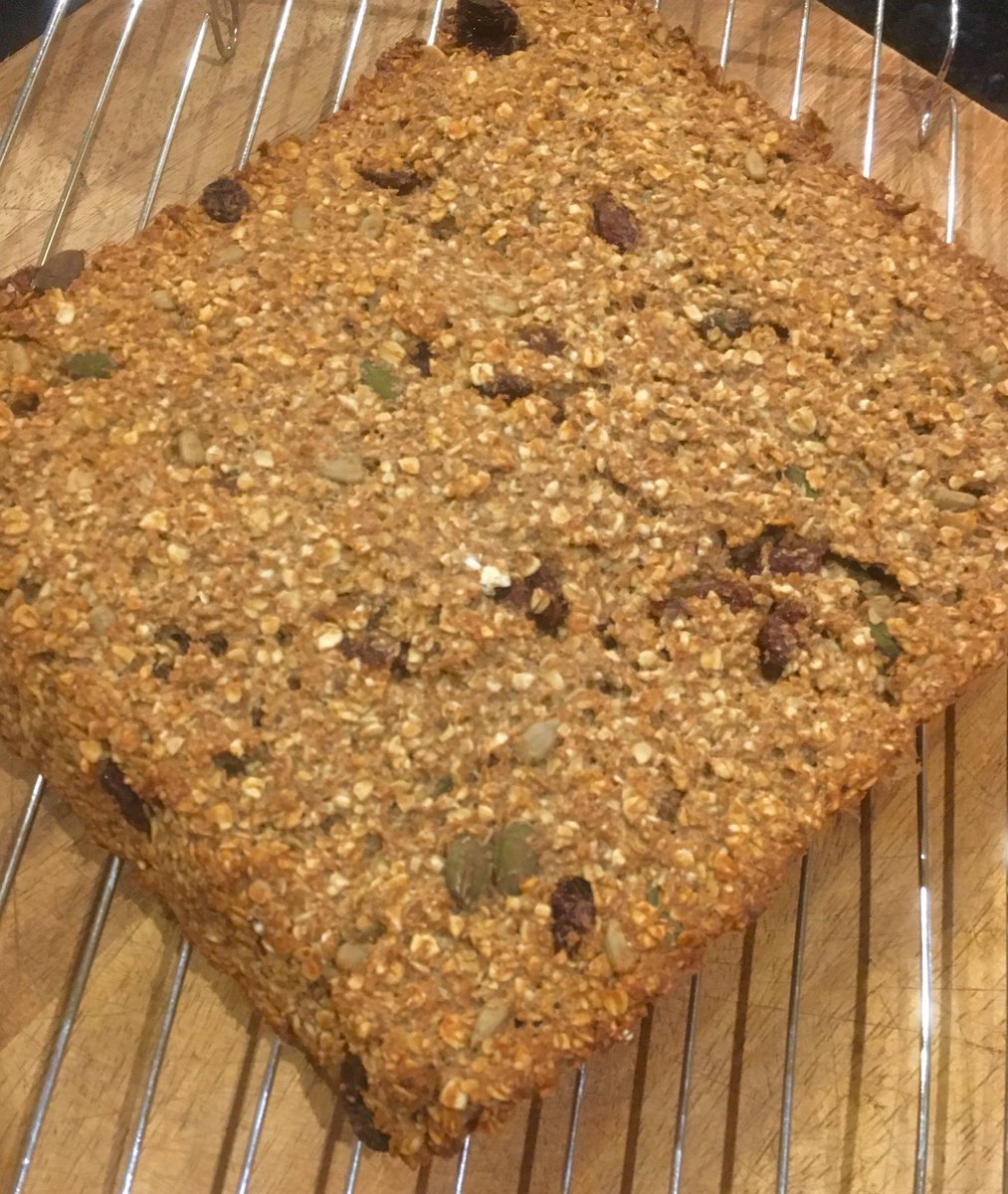 Dorset_Cooking's tweet photo. Protein flapjack out the oven on the cooling rack. Made with coconut milk, oats, peanut butter, bananas, raisins and seeds. https://t.co/74YmFhUBXL