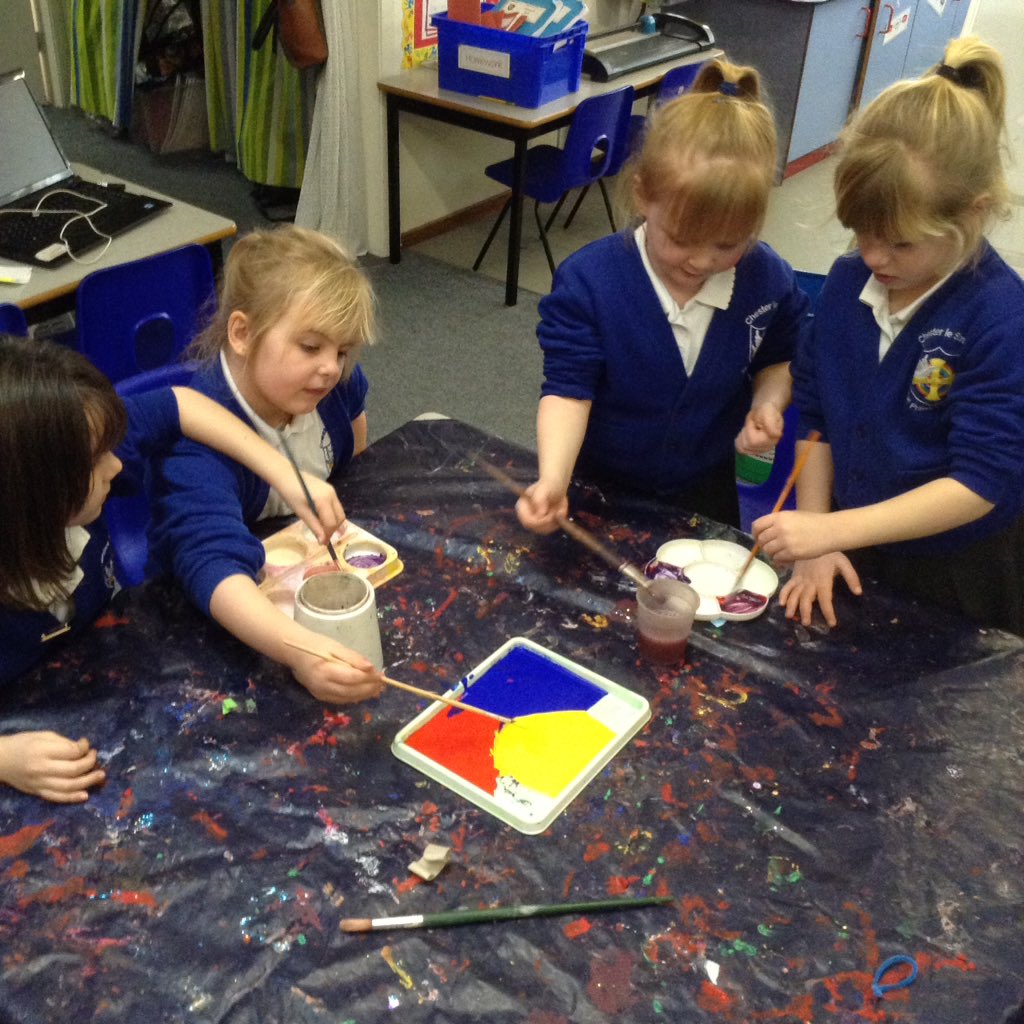 Year1CLSP_CE's tweet photo. Colour mixing - looking at primary and secondary colours! @ChesterleStCofE https://t.co/vUTh1gWX9r