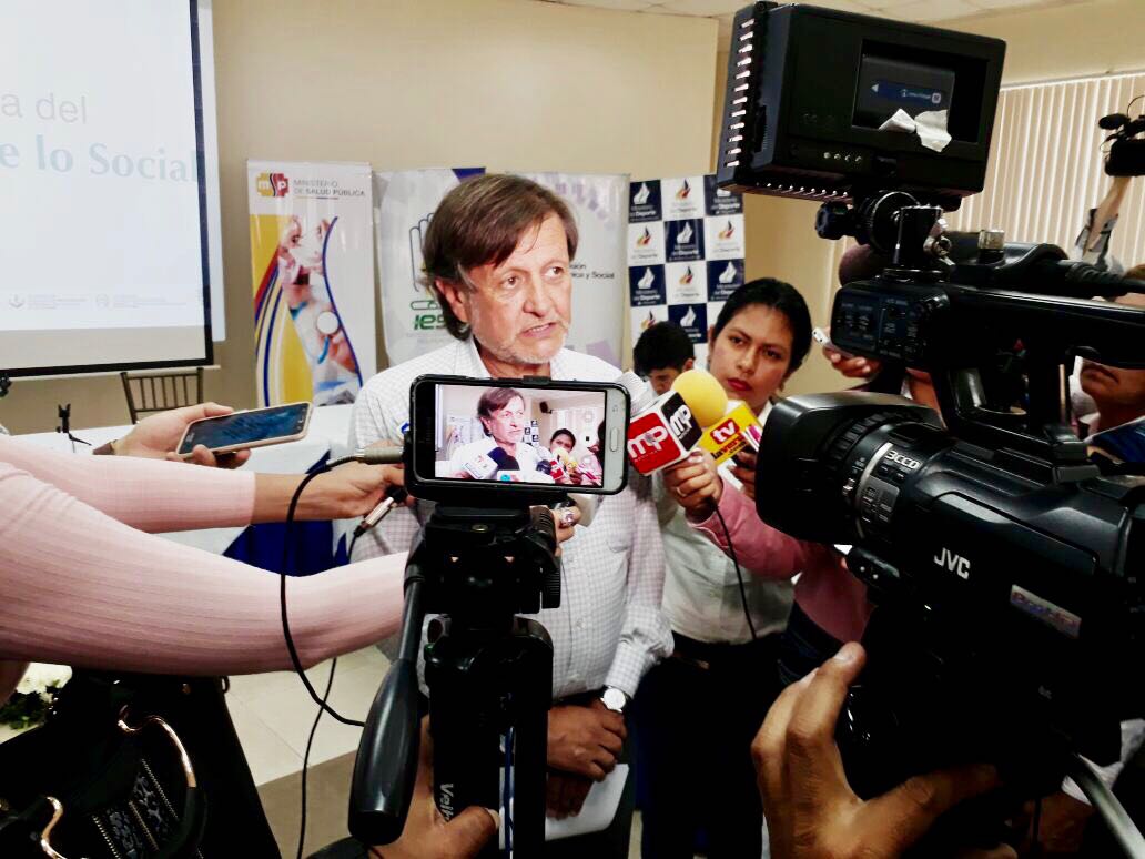 Educacion_Ec's tweet photo. Viceministro @saenz_al participa en el #ConsejoSectorSocial en Santa Rosa junto a autoridades de otras carteras de Estado del Sector Social https://t.co/Wc0qQJkHgv