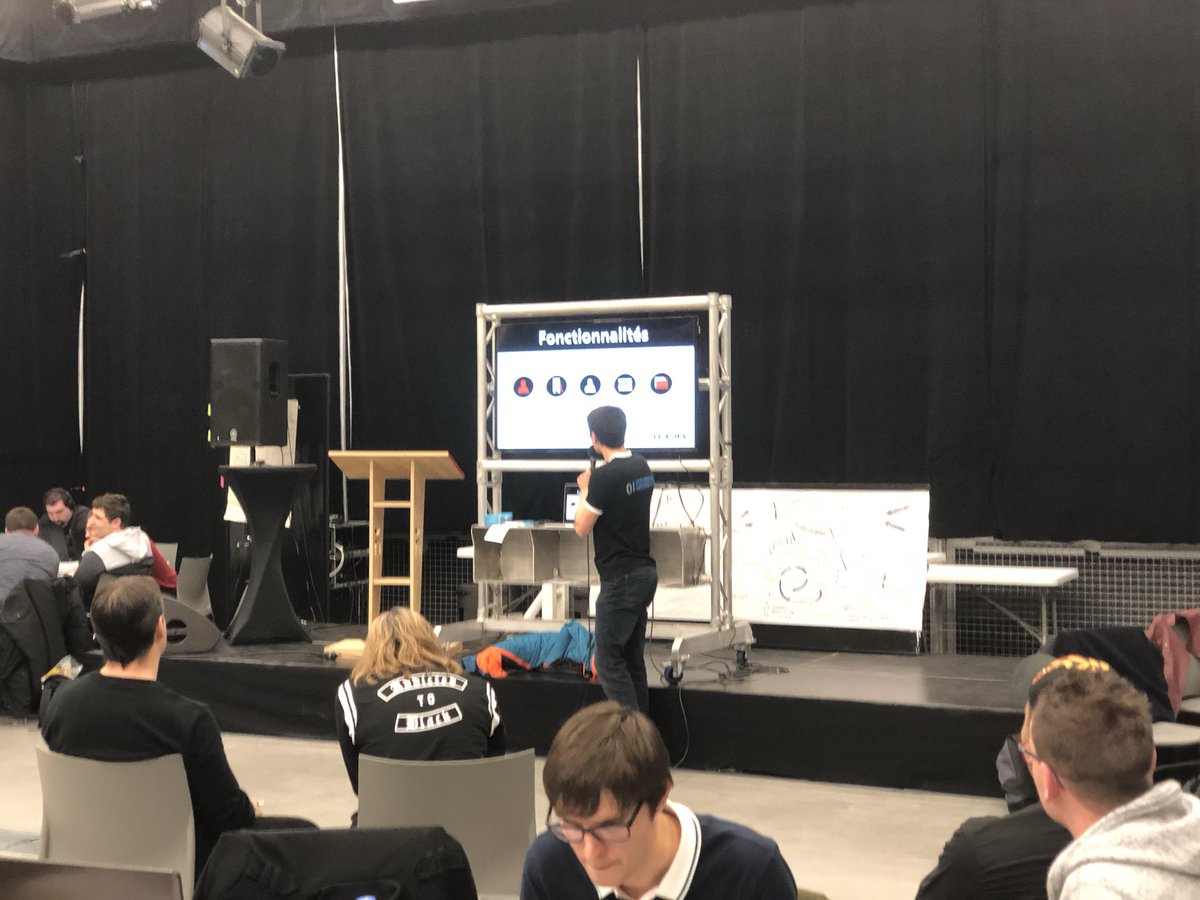 leasifyProject's tweet photo. C'est l'heure de la présentation de la journée pour Leasify ! #si2018 https://t.co/mnZP6q0qX4