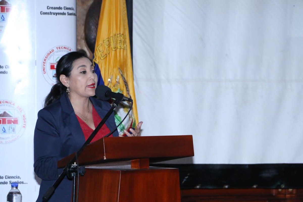 goberimbabura's tweet photo. .@MarisolPenafiel, gobernadora de #Imbabura, manifestó que este espacio permite a los estudiantes ampliar sus conocimientos sobre equidad y redistribución tributaria, lo que permite reactivar la economía del país y mejorar la calidad de vida de los ecuatorianos. @SRIoficialEc https://t.co/rR1JuAJHLn