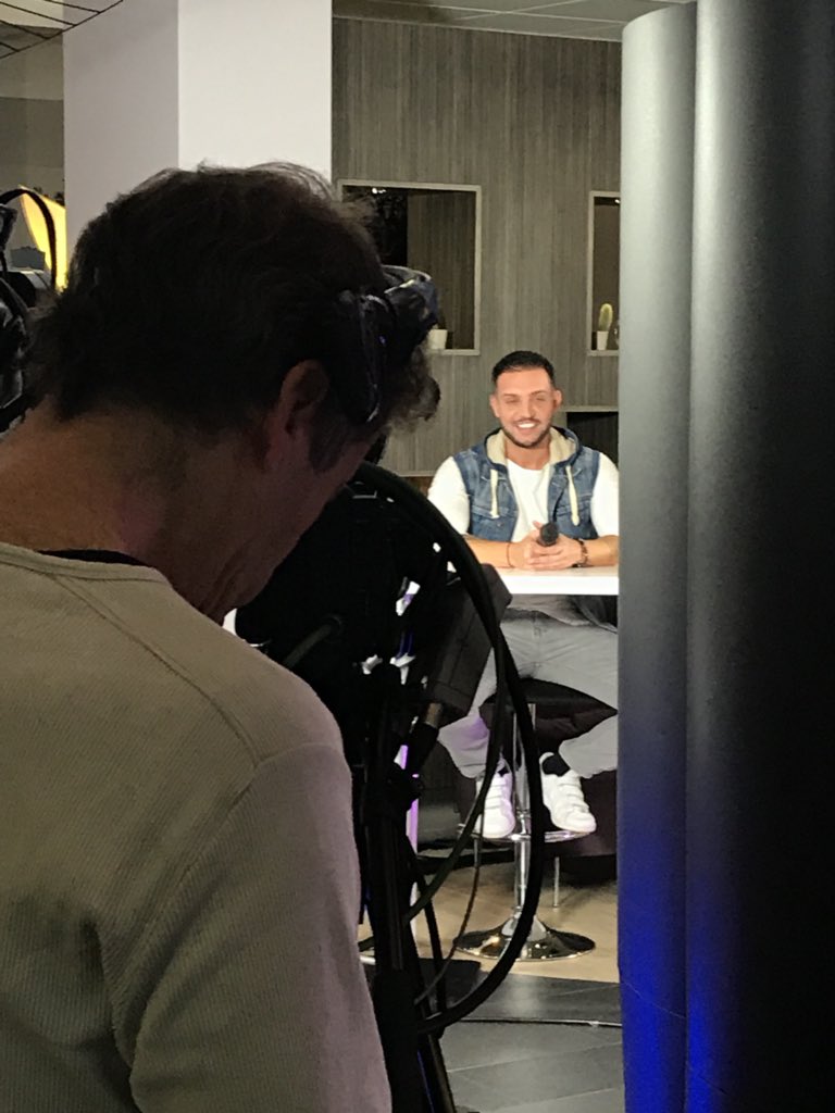 angellofra's tweet photo. #azurtv du samedi 27 #tv #franckangello #singer https://t.co/4jzXUwWlbI