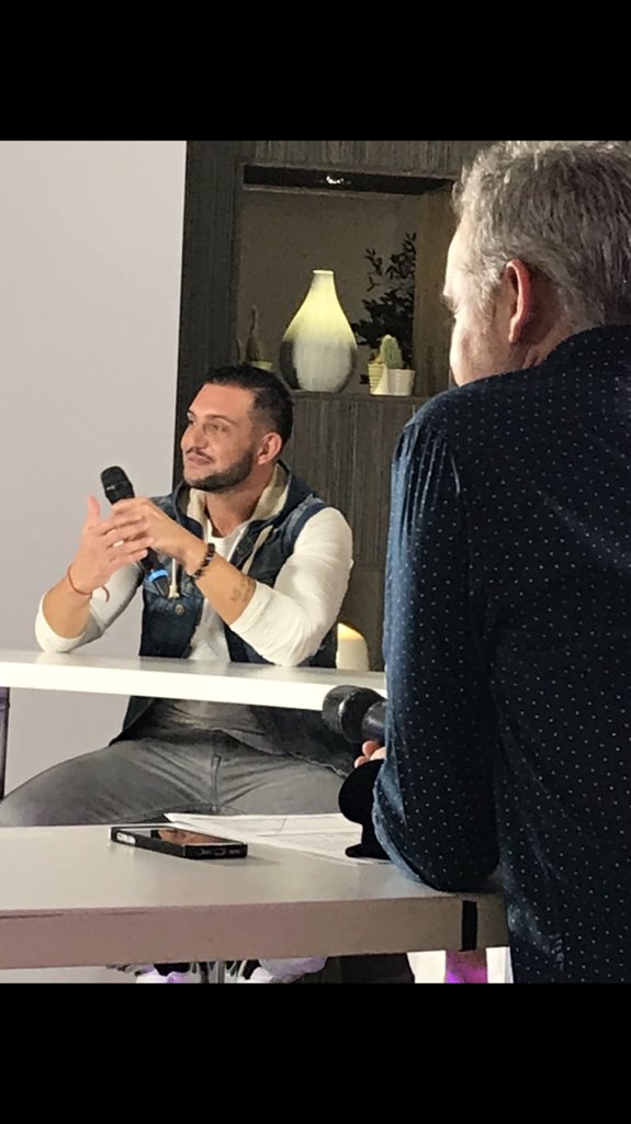 angellofra's tweet photo. #azurtv du samedi 27 #tv #franckangello #singer https://t.co/4jzXUwWlbI