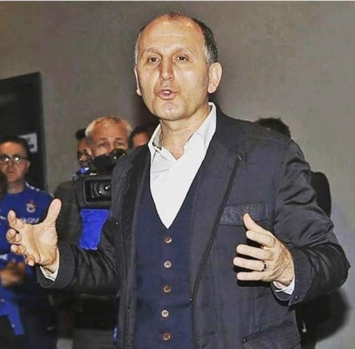 Dedin bize Usta'yım 
Çıktın körpe bi çırak 
Allah'ını seversen 
Sen O koltuğu bırak! 

#YALAnınbatsınYALAncısın