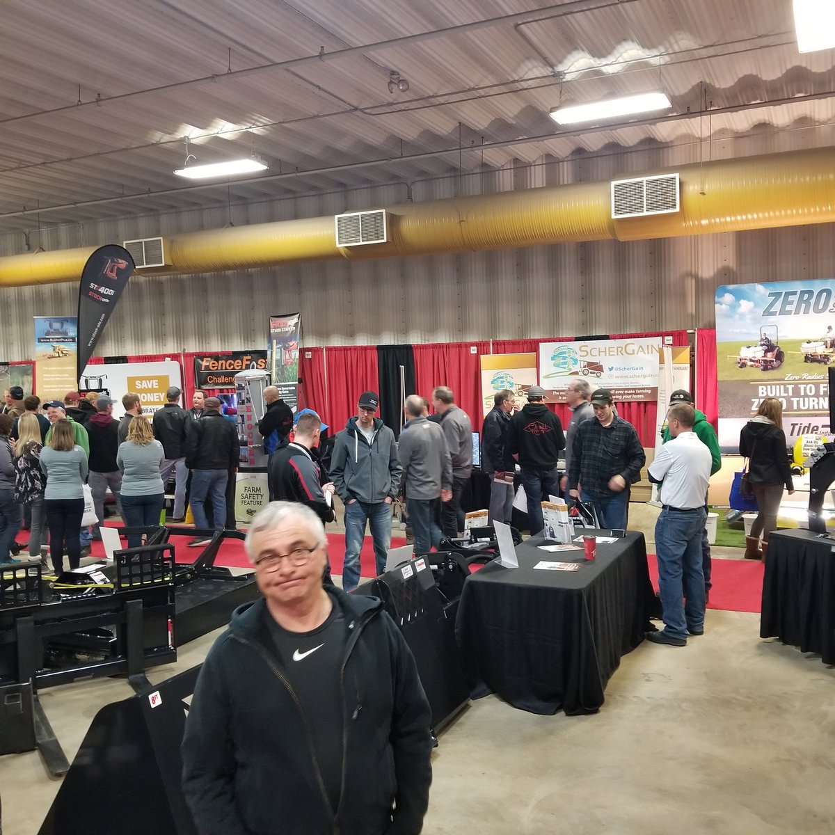 ThunderstruckAg's tweet photo. The crowd is starting to make its way to #Barn4 on day 1 of @MBAgDays #FarmerIngenuity #HotSpot https://t.co/FMQgFNTDNy