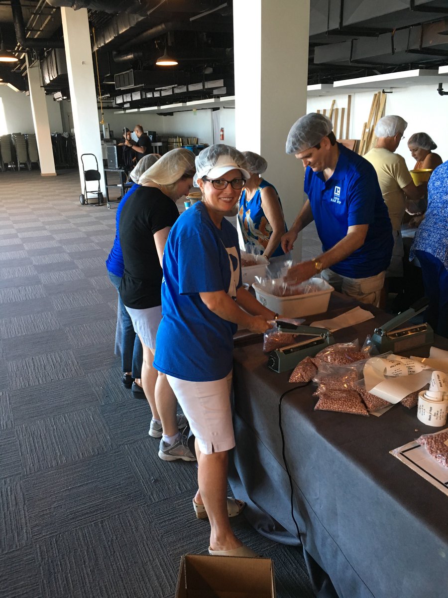 While in Puerto Rico for the 2018 <a href="/nardotrealtor/">National Association of REALTORS®</a> Region 5 Summit the Region 5 Leadership teamed up with the @PR_REALTORS to box 50,000 Meals for Hope for Puerto Rican's in need. #RealEstate #Alabama #REALTORS