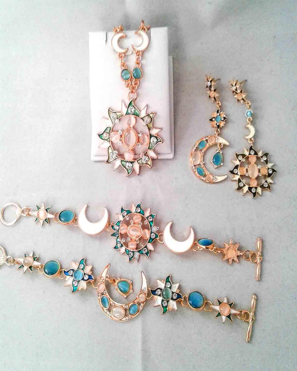 chromads's tweet image. #ColorJewelry #FashionAccessories #ColorFashion 
Color Accessories | The Chroma Zone | Four-Piece Crystal Cosmic Pendant Set goo.gl/Cv9z5A