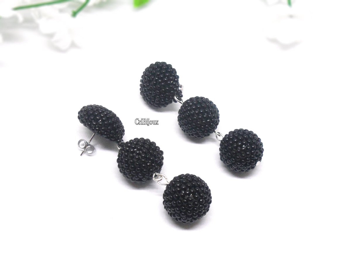 cribijoux's tweet photo. New on my etsy shop: Black Ball Earrings
https://t.co/6jyFf31wzw 

#jewelry #earrings #black #valentinesday #new #beading #beadedjewelry #musthave #design #style #handmade #sale #handmadewithlove #bonbons #blackjewelry #rocaille #miyuki #stainless #orecchini #pompom https://t.co/4BZWbftTYH