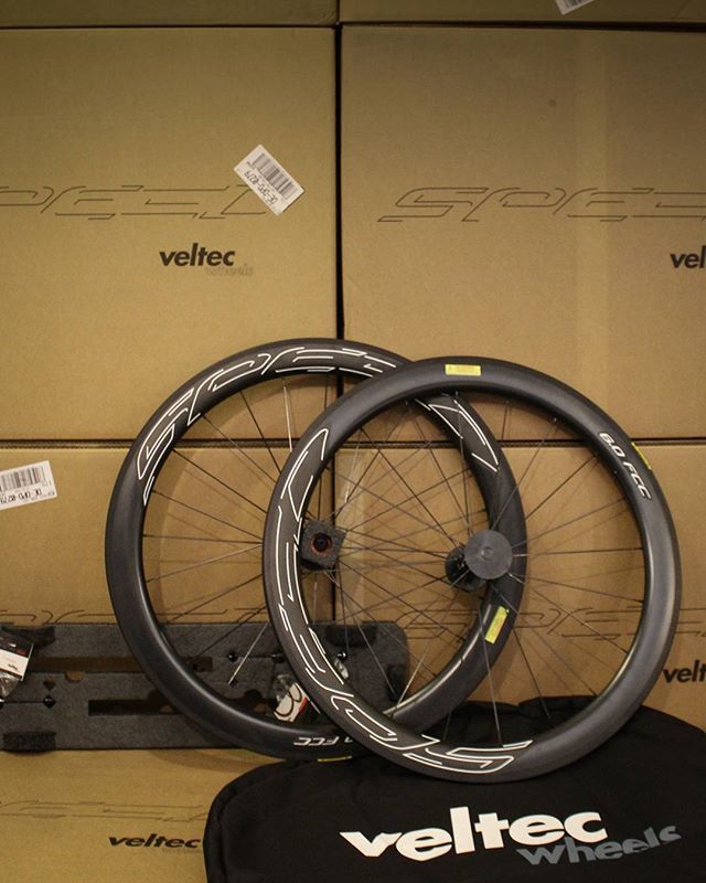 ENITRacingTeam's tweet photo. Wow, wir freuen uns riesig, dass die Palette #laufräder von @veltec_original bei uns eingetroffen ist! Im letzten Jahr getestet und nun in der #teamausrüstung 
#veltecspeed #fullcarbon #clincher #Rennrad #roadbike #carbon #wheels #läuft #cyclinglife #lov… https://t.co/WT3cZ4oZIA https://t.co/QBmp063dAn