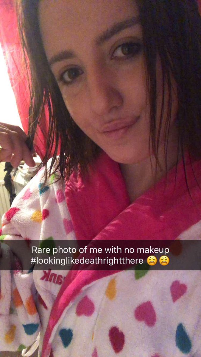 aliciamwillo's tweet photo. Very rare photo of me with no makeup #lookinglikedeathrightthere #nomakeup #nofilter #freshoutofshower https://t.co/hMeWhS70vv