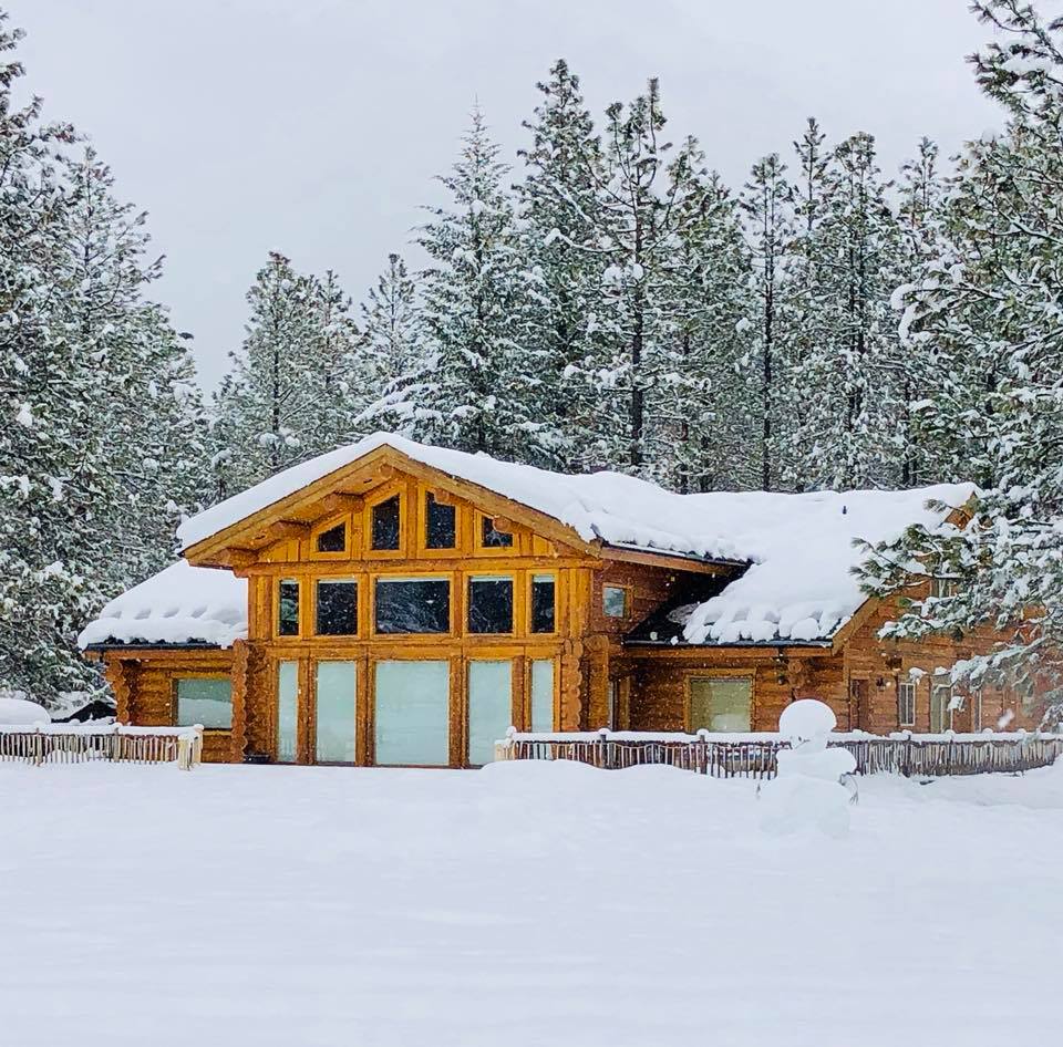LLGetaways's tweet image. So much snow at Cornerstone Lodge! We have a few Spring &amp;amp; Summer dates left, don't miss out on your chance to stay here! #cornerstonelodge #leavenworth #leavenworthluxurygetaways #vacationrental vrbo.com/1135885