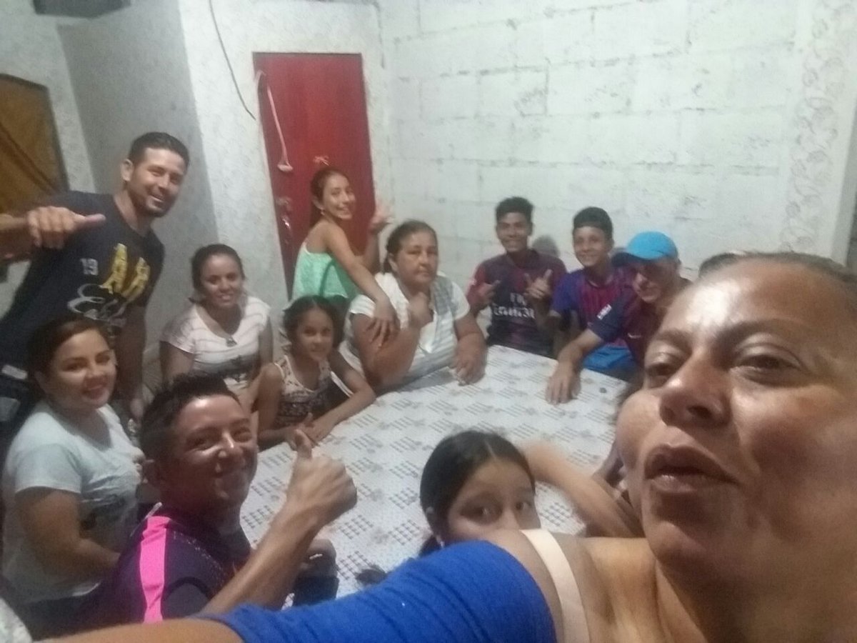 PASAJE2018SI's tweet photo. Trabajando sin importar la hora porque lo importante es la gente por eso SI Y SIETE VECES SI https://t.co/gXbixcFw0V
