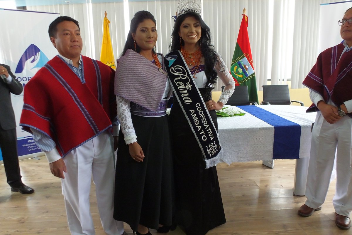 coacambato's tweet photo. Erika Liliana Chango Yucailla Reina de @coacambato  2018, con el apoyo de Autoridades Ing. Cristina Yucailla Gerente General, Abg. Juan Manuel Yucailla Gerente de Negocios. https://t.co/hLslwffFH7