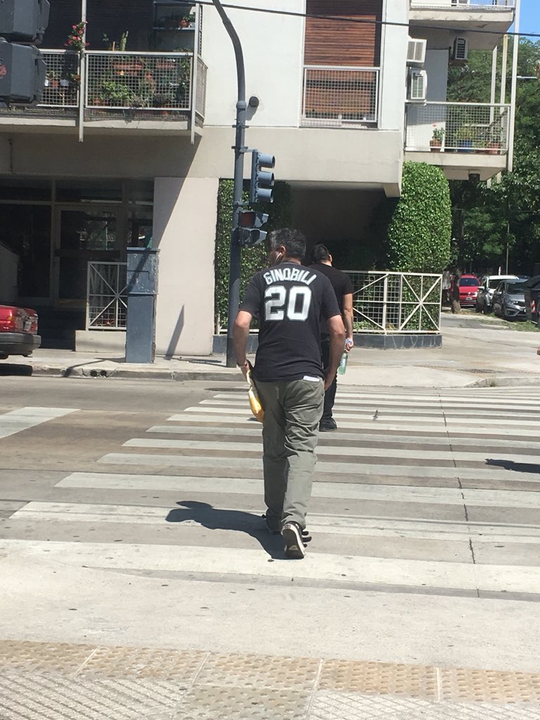 AnalogFabri's tweet photo. Sumaron tantos RT que lograron que Manu se diera el lujo de conocer Coghlan.
No es para cualquiera!
#VoteManu https://t.co/C8To6KkU24
