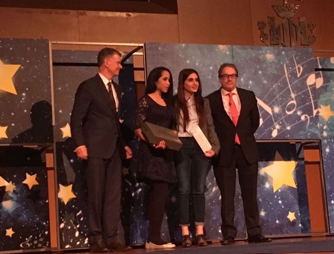 SaveChildrenCV's tweet photo. La @FundlaCaixa nos ha premiado por el éxito escolar en la categoría de Superación personal en el acto de celebración del X aniversario del programa #CaixaProinfancia 🏅✅ https://t.co/wUjaS2G7hJ