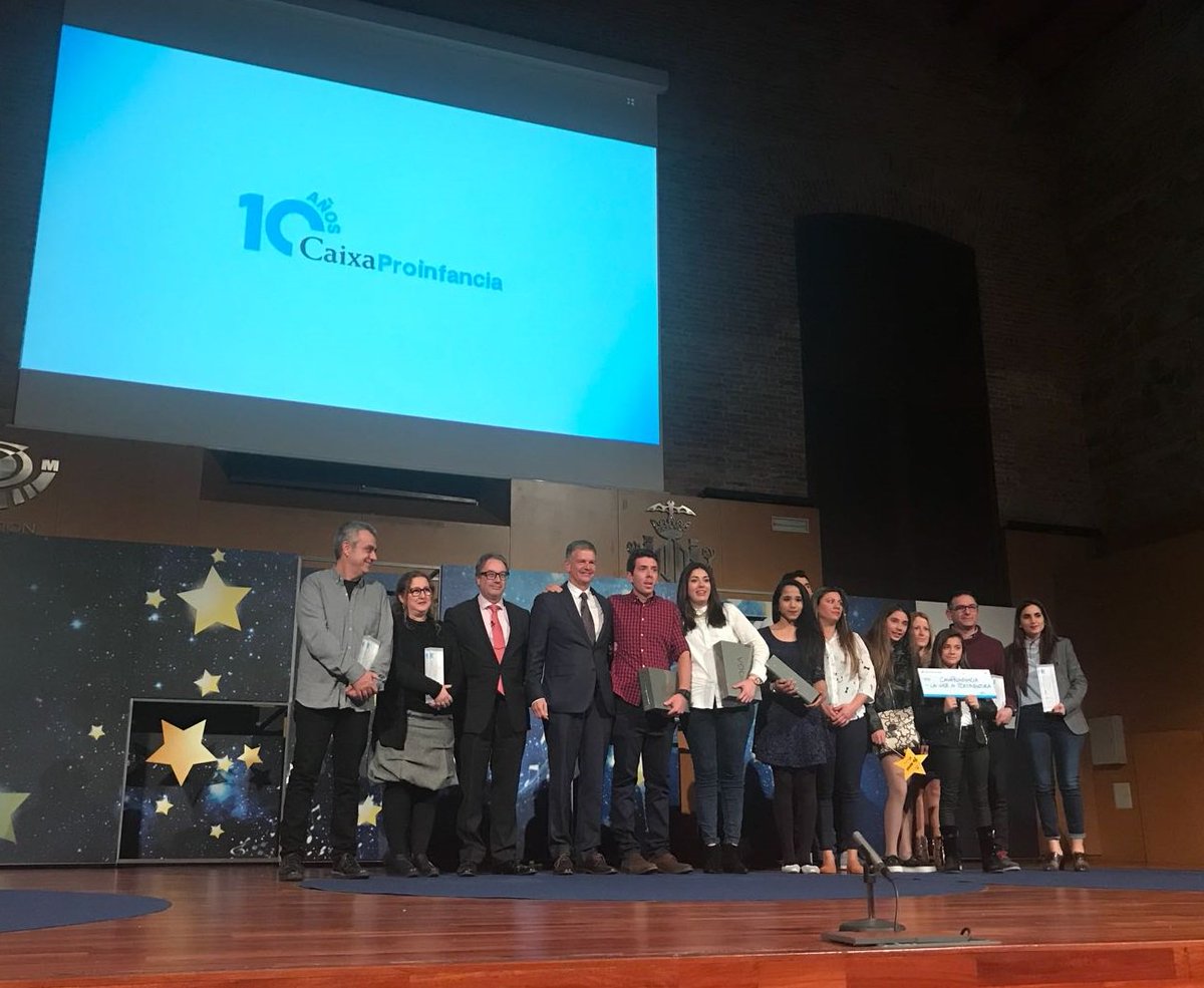 SaveChildrenCV's tweet photo. La @FundlaCaixa nos ha premiado por el éxito escolar en la categoría de Superación personal en el acto de celebración del X aniversario del programa #CaixaProinfancia 🏅✅ https://t.co/wUjaS2G7hJ