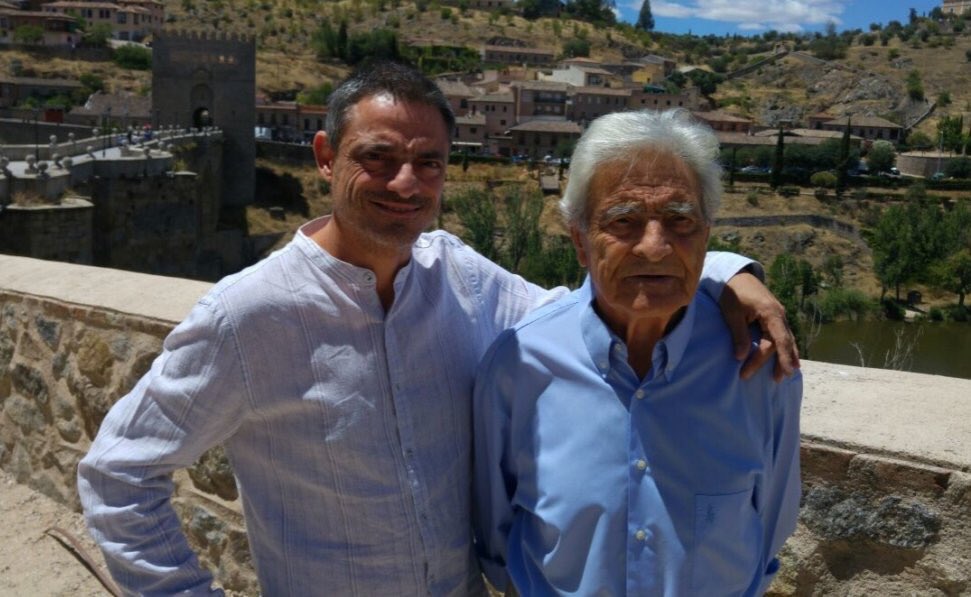 PabloIglesias's tweet photo. Muchas felicidades a mi compañero @grancocolio un joven que hoy cumple 90 años y sigue junto a su hijo y junto a nosotros al pie del cañón. Porque fuisteis, somos, porque somos, serán ✊️ https://t.co/TfRmj2K9Bw