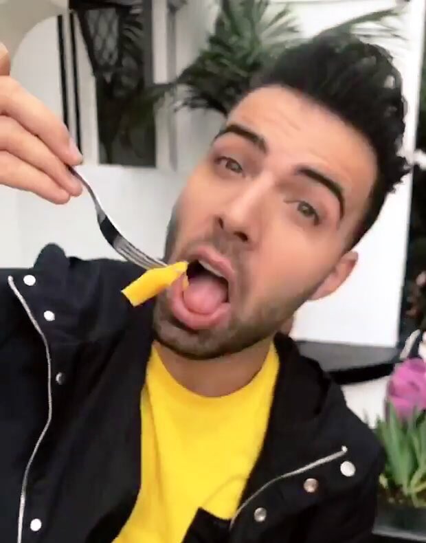 jencarlosintfc's tweet photo. Yellow king 👑 // Promo day in Colombia #calleconclase https://t.co/oIkfyvO0iR