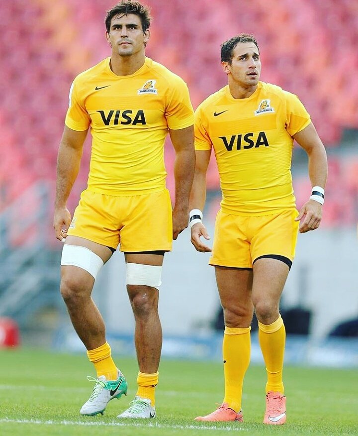 Parece que Tucu quiere escuchar bien porque ¡SUENAN LOS NOMBRES DE PABLO MATERA Y JOAQUIN TUCULET COMO POSIBLES CAPITANES O CO-CAPITANES DE LOS <a href="/JaguaresARG/">Jaguares</a>! ¿Que te parece?