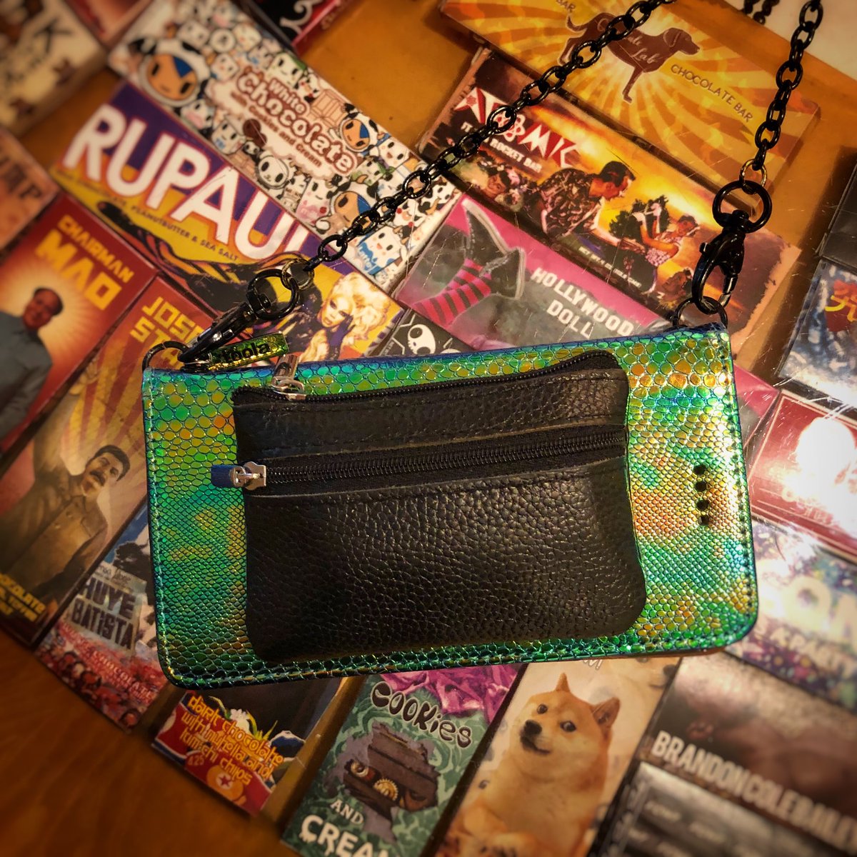 ToolaStyle's tweet photo. #SWEET 💚 #IRIDESCENT 💙#NEW 🧡 #STYLE 💛
⛓📱👜 @ToolaStyle #customized #xbody #iphonecase #coolstyle #newstyle #snakeskin #trendystyle #standoutstyle #altstyle #trendytuesday #iphonefashion #iphoneaccessories #iphonestyle #techfashion #techwear #wearyourtech https://t.co/Errb3d0aAY