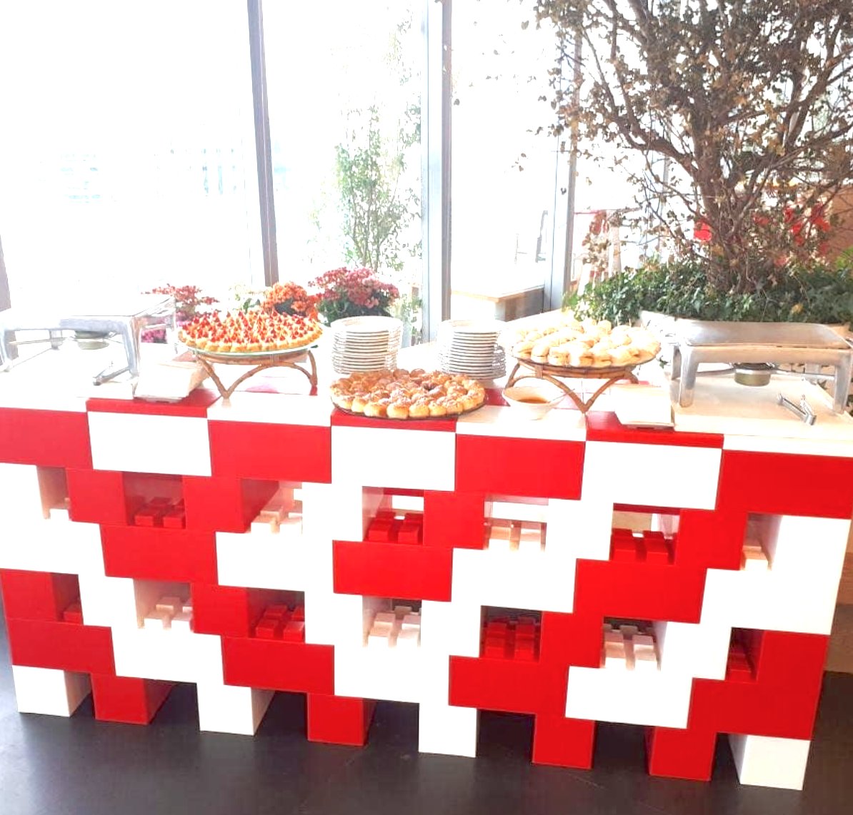 EverBlock's tweet photo. Build catering stations, risers, #bars, tables & more with #EverBlock! #portablebar #modularbar #uniquebar #modernbar #eventbar #eventdesign #tentbar #serverstation #custombar #modular #blocks #decor #roomdivider #diy #beveragebar #foodstation #foodbar #foodhall #cateringstation https://t.co/hg5BFuFR4T