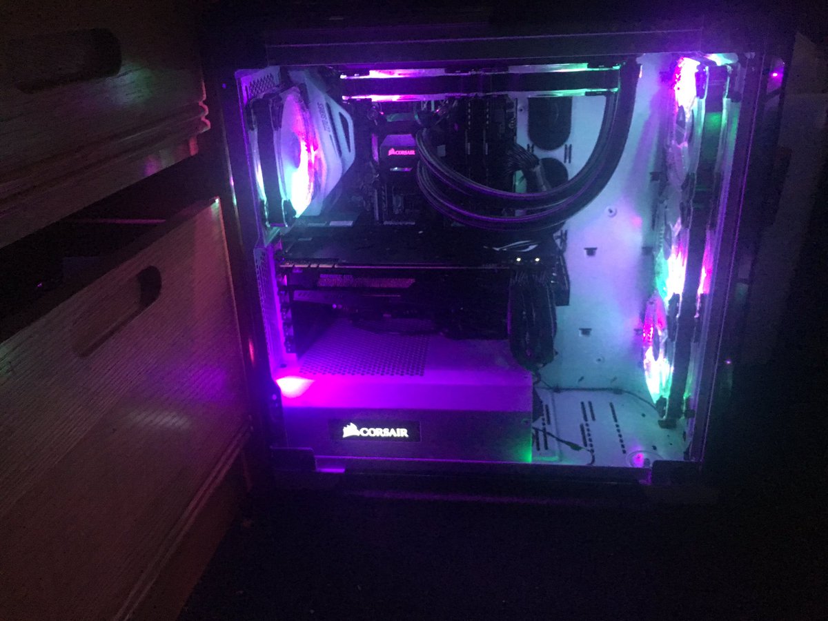 Ac3ofNight's tweet photo. I present the @Digital_Waffles mainframe! 😃 https://t.co/F8zowlPjT5