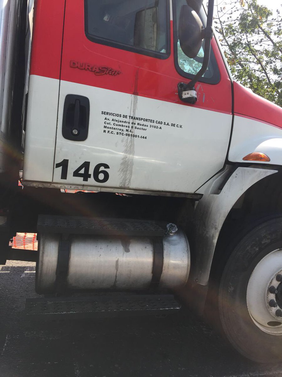 RomanBarragan's tweet photo. @Trafico_ZMG camión de @TiendaSoriana chica en Calzada independencia y se da a la fuga https://t.co/3fTPwwFdos