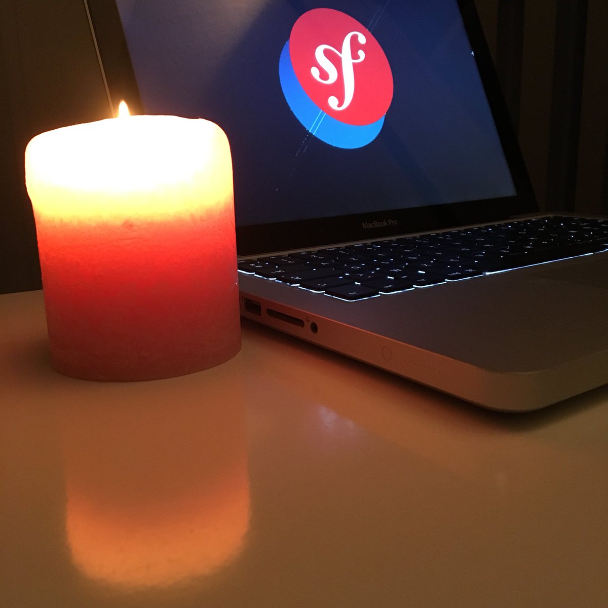 Synfony33's tweet photo. Une ambiance apaisante pour #synfonyagency après une dure journée de travail lors de la #digitalbattle18 de #bordeaux ! Un @operadebordeaux qui nous inspire ! @ICARTBORDEAUX @EFAP_ @EFJ_Officiel https://t.co/77m9B8Djh9