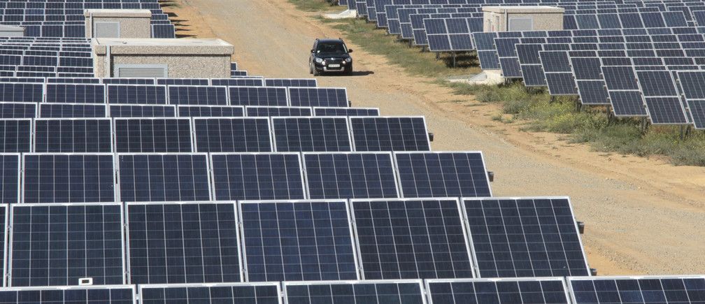 AllEarthRenew's tweet photo. A solar powered car could be hitting the road next year https://t.co/o7K0dZuTiK #SolarPowered #SolarInventions https://t.co/a5MNq25Y52