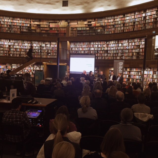 Stort tack för väldigt intressant diskussion om pressetiken efter MeToo på vackra stadsbiblioteket @Pressombudsman <a href="/OlssonKarin/">Karin Olsson</a> och <a href="/fredrickaren/">Fredric Karén</a>