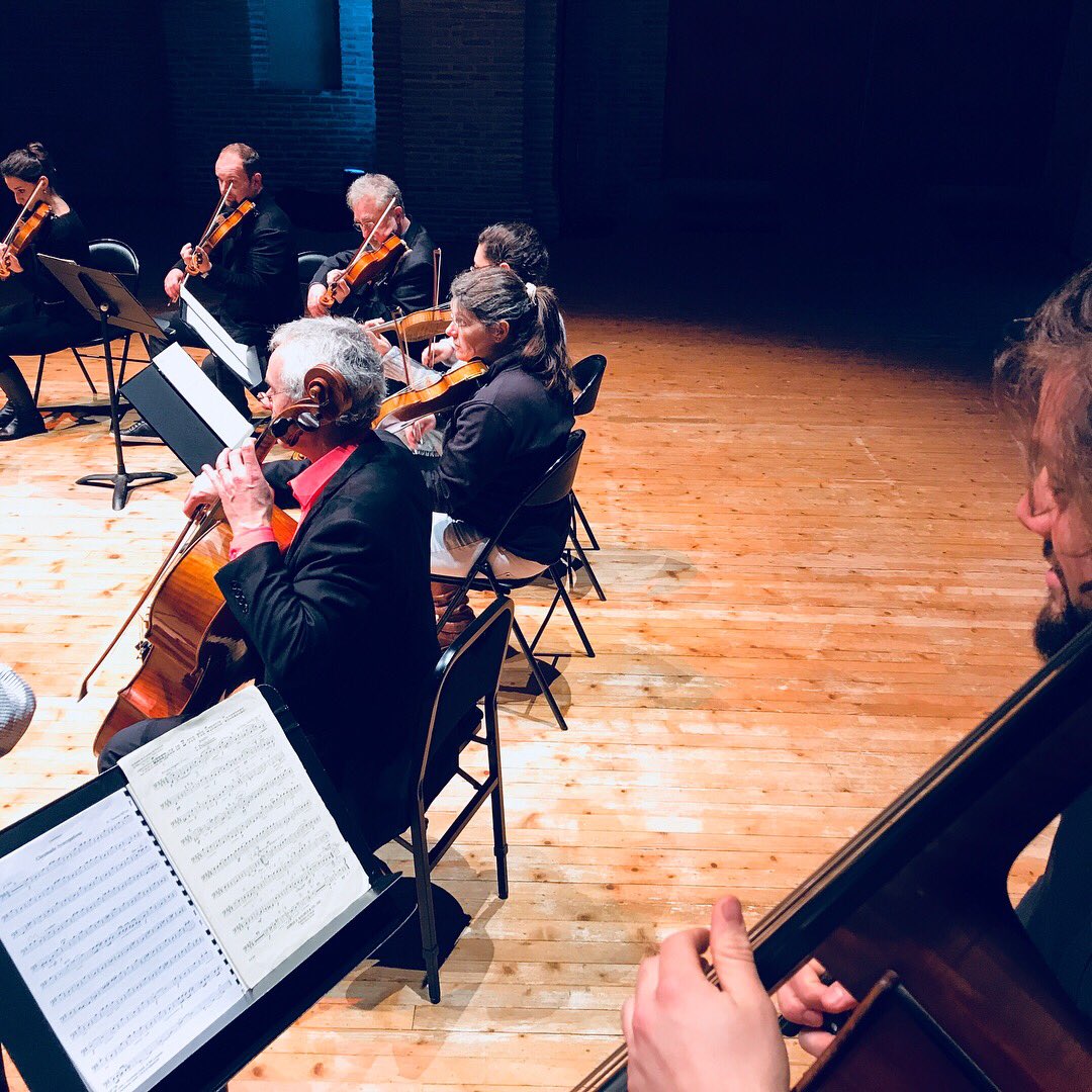 OCT_Toulouse's tweet photo. Derniers petits réglages avant le deuxième concert de  l’@OCT_Toulouse dirigé par le maestro @lodeonfrederic 🎶🎶🎶 #Samuelbarber #joplin #ragtime https://t.co/gHERhM1zgw