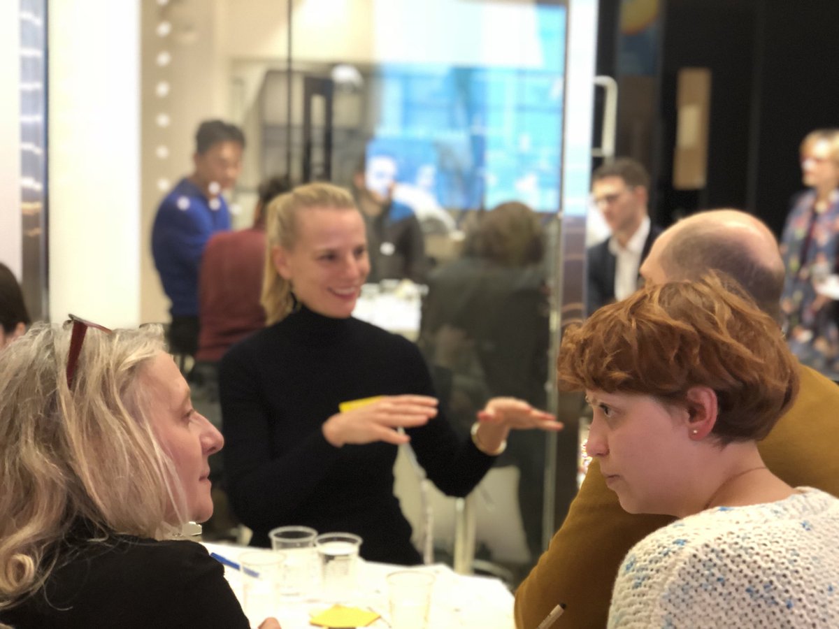Klap_io's tweet photo. Trop intense ce nouveau #meetup #DesignThinking #klap 🔥🔥🔥 on est comme à la maison chez #Blueshaker merci pour l’accueil 😘 #Makeitklap @bengslab https://t.co/LXhdK1fG2h