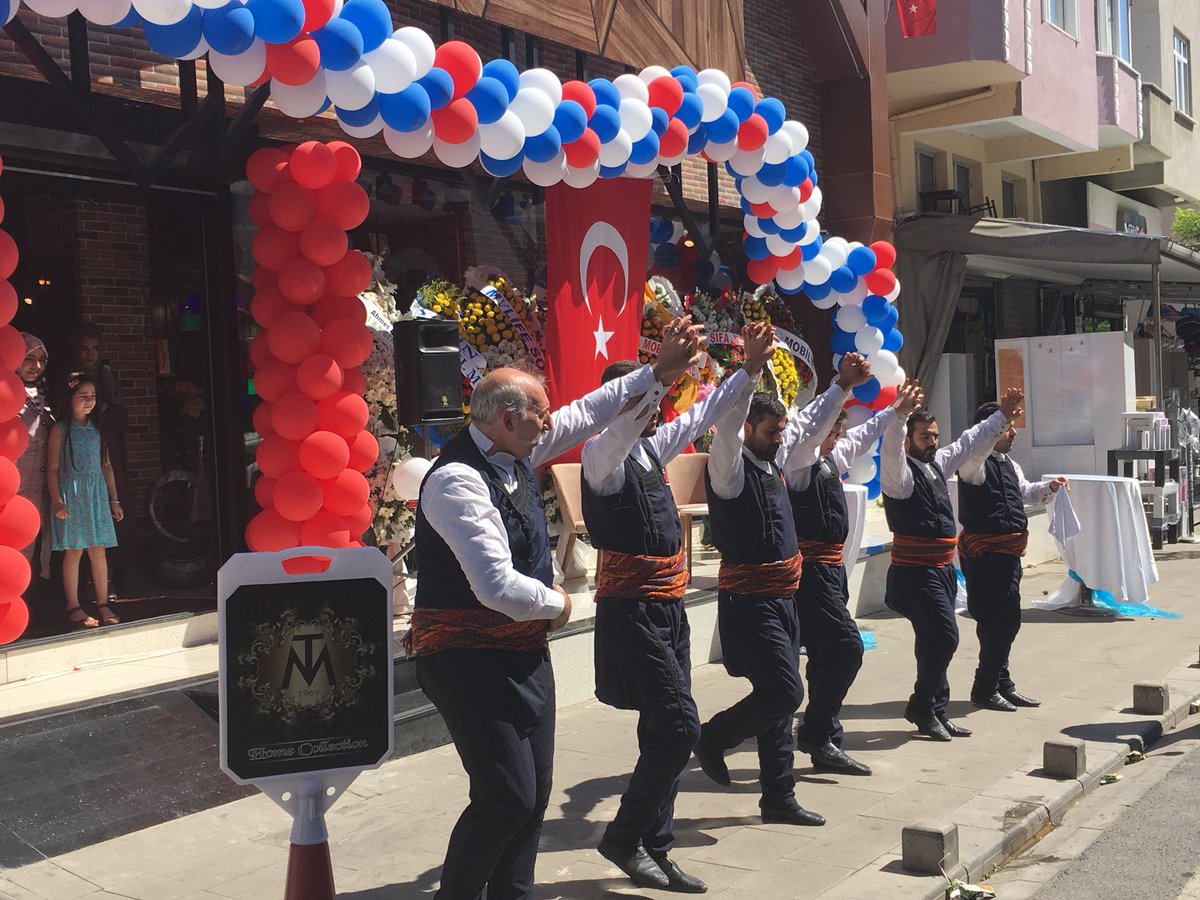 Halkoyun's tweet photo. İstanbul halk oyunları grubu ülkemizde oynanan tüm yöreleri sizler için sahneliyor. foklor ekibi kiralama için bizi arayın. 05326929848 https://t.co/uNoXqLrDNl https://t.co/D7rgUCuZqo