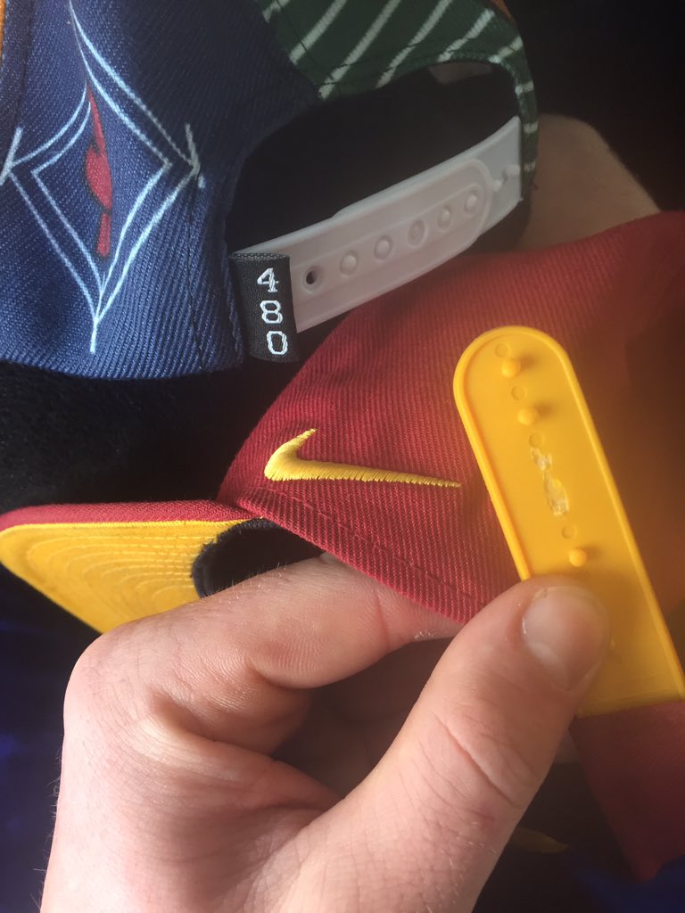 Seven_Ford's tweet photo. @Nike @nikestore real quality product here guys...the snaps broke off after 3 days of wear. you guys are faaaar from 480 #goodcrabdesigns #480 https://t.co/uI5DVZBWi5