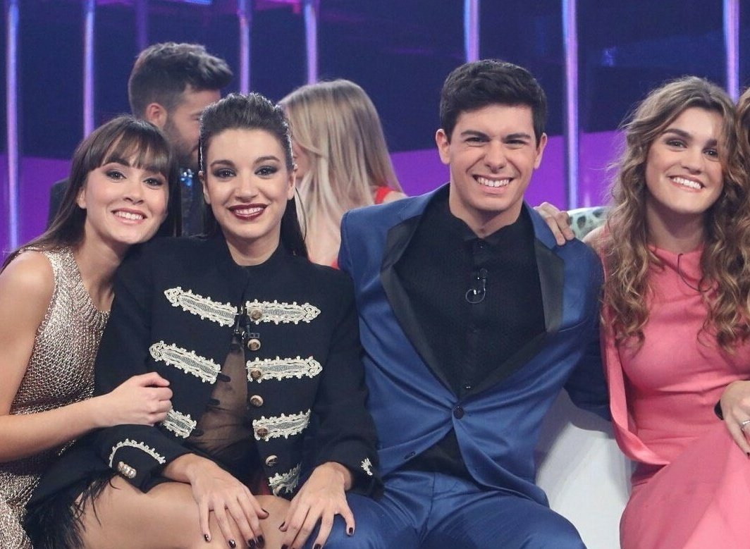 MattRenton93's tweet photo. Con ellos hasta el final #OTDirecto16E https://t.co/VJH8e4NK7S