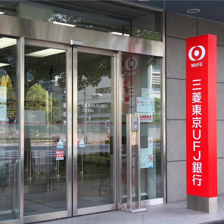 BitcoinNews's tweet photo. Japan’s Largest Bank to Launch Cryptocurrency Exchange https://t.co/XQ8spKozn8 #Bitcoin https://t.co/qn0eE8juzc
