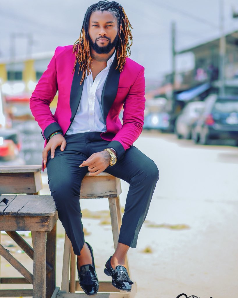 hpent_'s tweet photo. Wishing you all a Happy New Year. 2018 going to be a year of grace and more success. Amen. #HPENT #Music #MrDebij cc @mrdebi https://t.co/V6FzEzBNOw