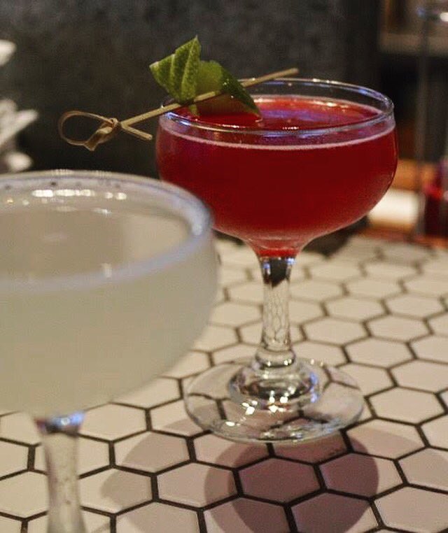 🍸: Bird in the Hand: Vodka, Grand Marnier, Lillet Blanc, hibiscus and lime. #Artusi 📸: <a href="/bryn_rose/">Bryn Turner </a>