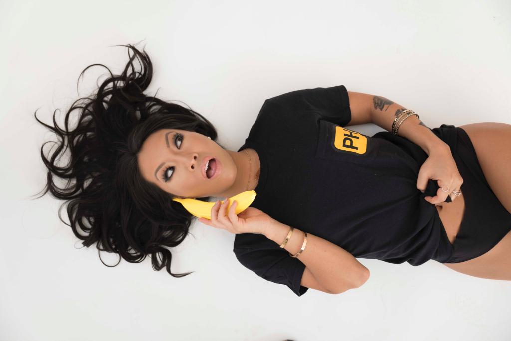 MensHealthMag's tweet photo. Burning questions about sex, dating, or relationships? Ask award-winning porn star @AsaAkira! Reply to this tweet, and she'll answer later this week 🍆🍑 https://t.co/XAd8rqbam5