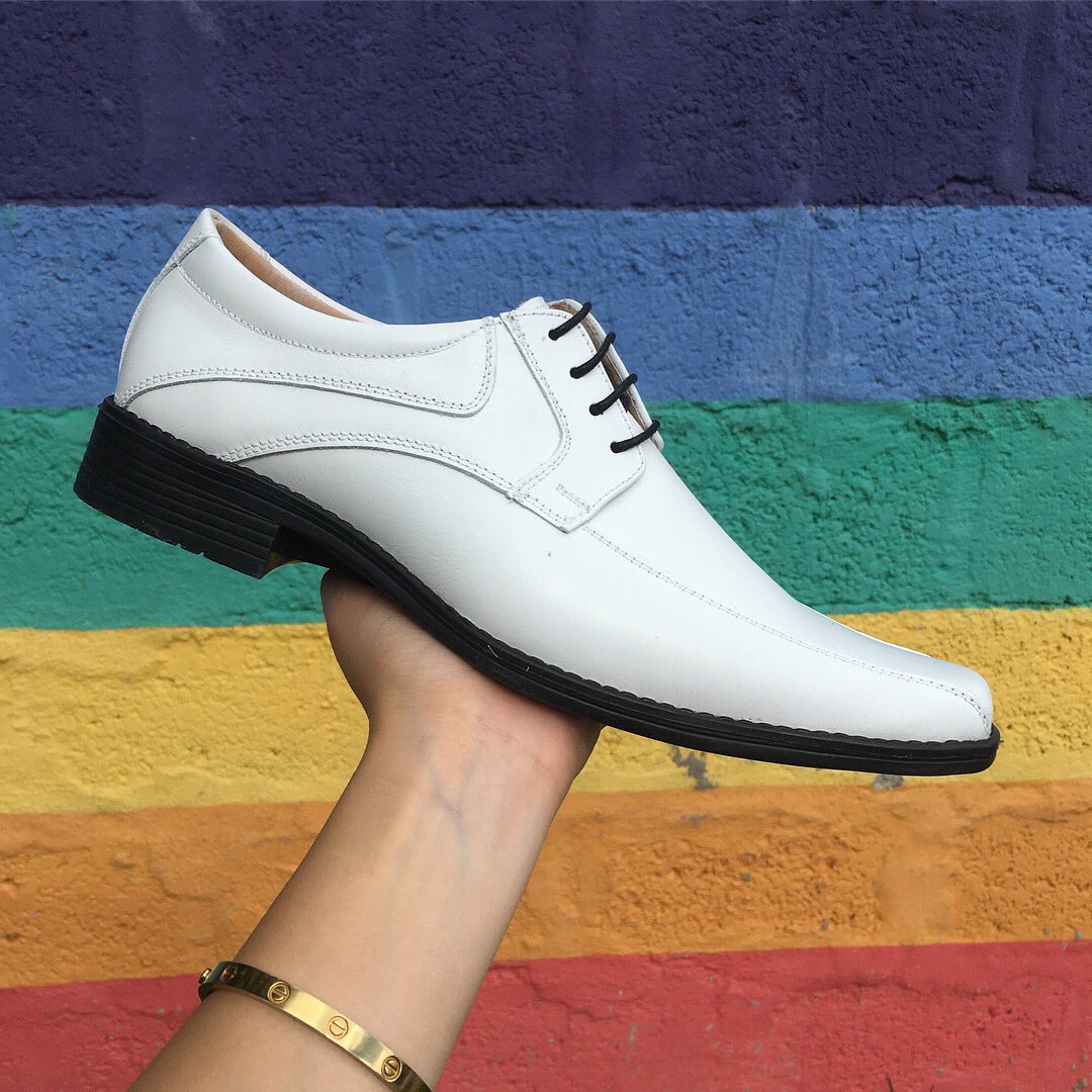 dcueroshoes's tweet photo. Gustos extravagantes? Los hacemos bajo pedido! Tenemos cuero de TODOS los colores π
.
.
.
#dcuero #leathershoes #ethicallymade #custommadeshoes #mensshoes #customshoes #mensdressshoes #whitedressshoes #whiteleather #shoeswithsoul https://t.co/KR8r1f83an
